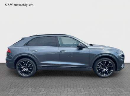 Audi - Q8