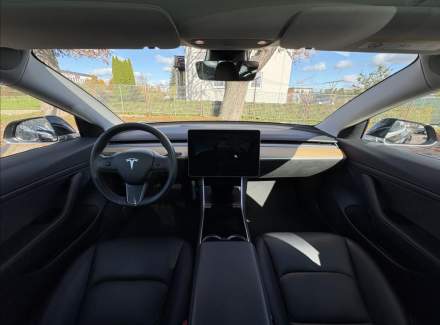 Tesla - Model 3