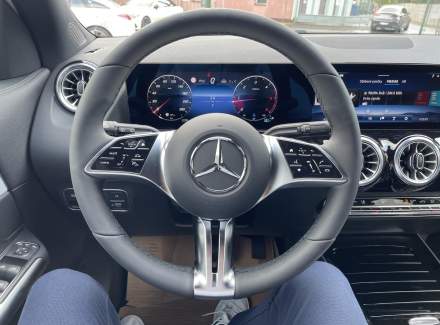 Mercedes-Benz - GLA