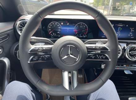 Mercedes-Benz - CLA