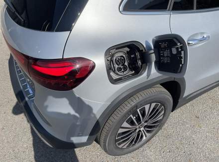 Mercedes-Benz - EQA