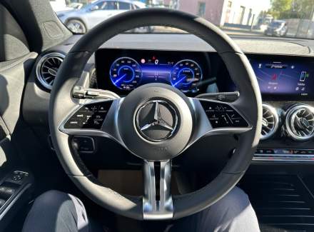 Mercedes-Benz - EQB