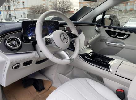 Mercedes-Benz - EQE