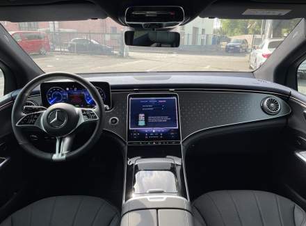Mercedes-Benz - EQE
