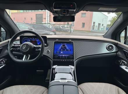 Mercedes-Benz - EQE