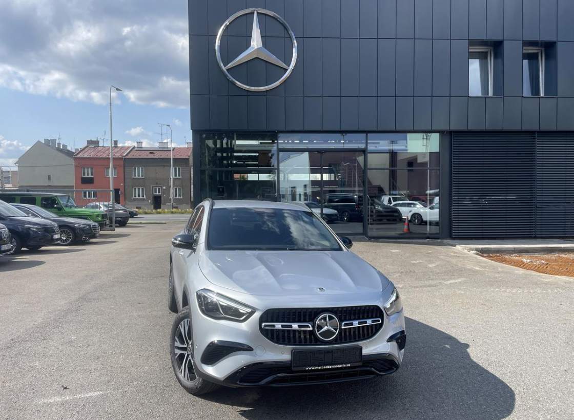 Mercedes-Benz - GLA