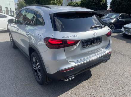 Mercedes-Benz - GLA