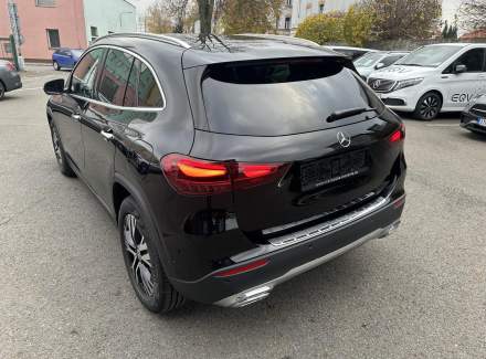 Mercedes-Benz - GLA