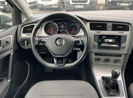 Volkswagen - Golf