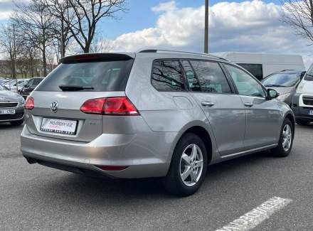 Volkswagen - Golf