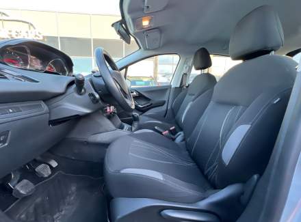 Peugeot - 208