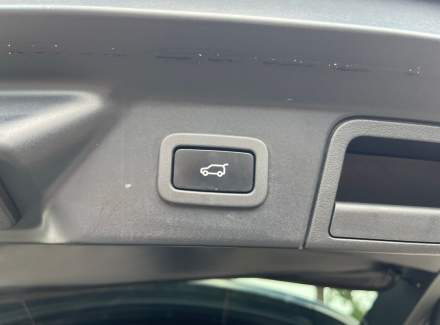 Land Rover - Range Rover Velar