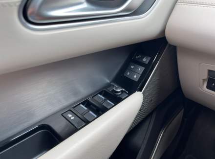 Land Rover - Range Rover Velar