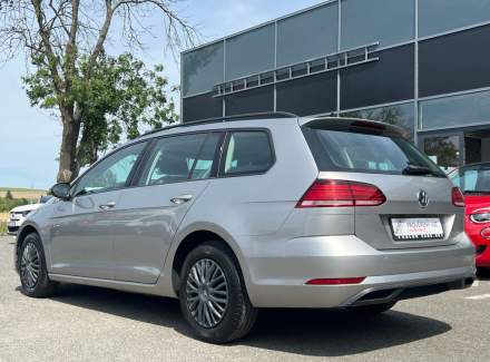 Volkswagen - Golf