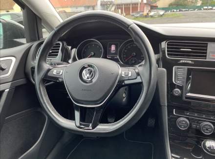 Volkswagen - Golf