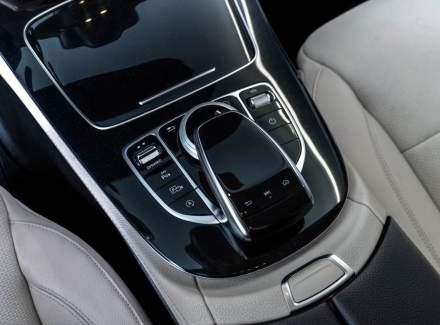 Mercedes-Benz - E-class