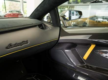 Lamborghini - Aventador