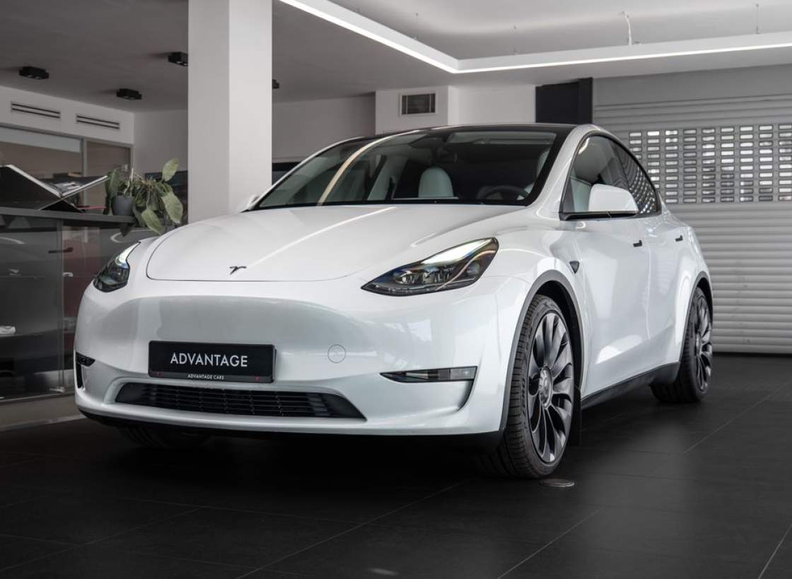 Tesla - Model Y