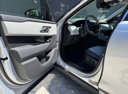 Land Rover - Range Rover Velar
