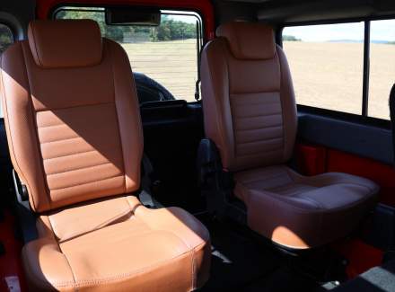 Land Rover - Defender