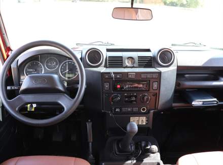 Land Rover - Defender