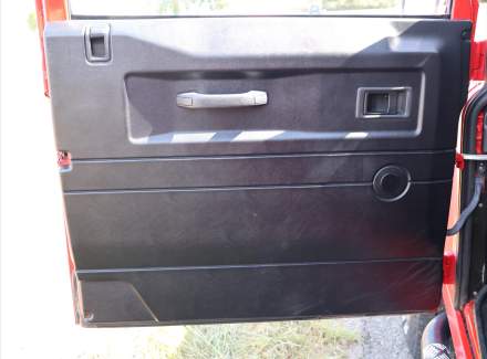 Land Rover - Defender