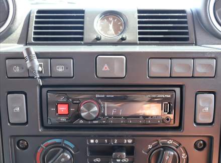 Land Rover - Defender