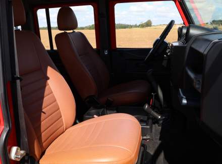 Land Rover - Defender