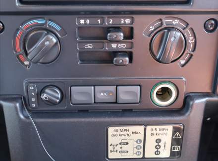 Land Rover - Defender