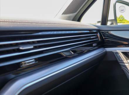 Volkswagen - Touareg