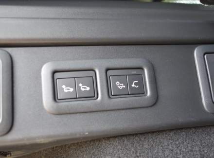 Land Rover - Range Rover Velar