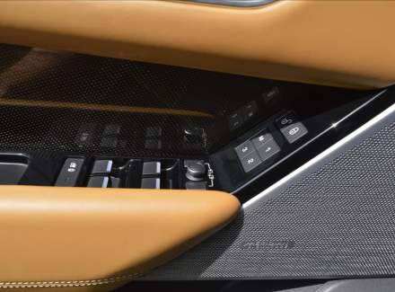 Land Rover - Range Rover Velar