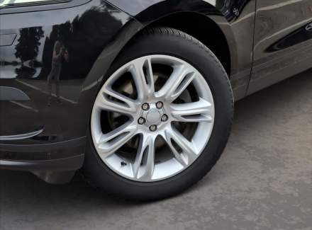 Land Rover - Range Rover Velar