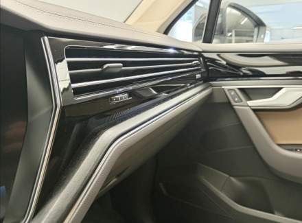 Volkswagen - Touareg