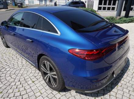 Mercedes-Benz - EQE