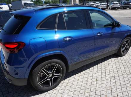 Mercedes-Benz - GLA