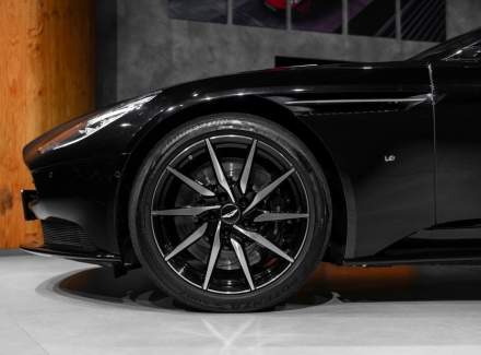 Aston Martin - DB11