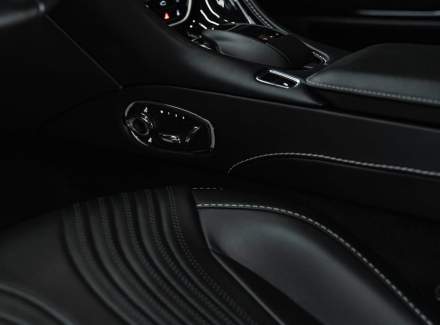 Aston Martin - DB11