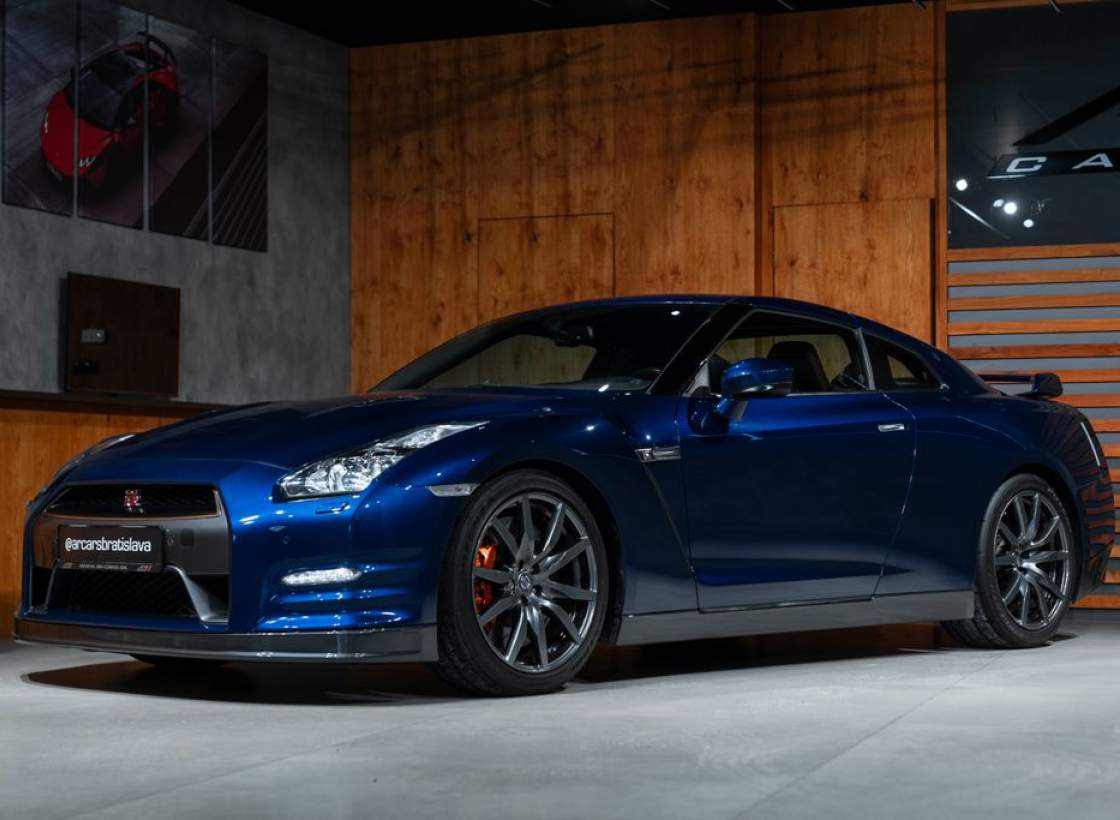 Nissan - GT-R
