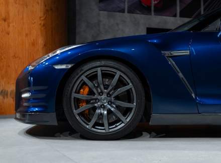 Nissan - GT-R