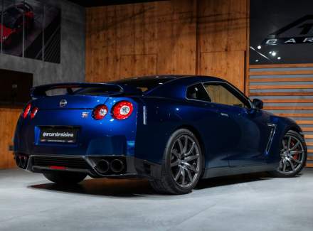 Nissan - GT-R