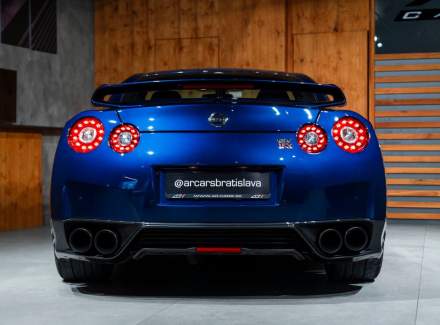 Nissan - GT-R