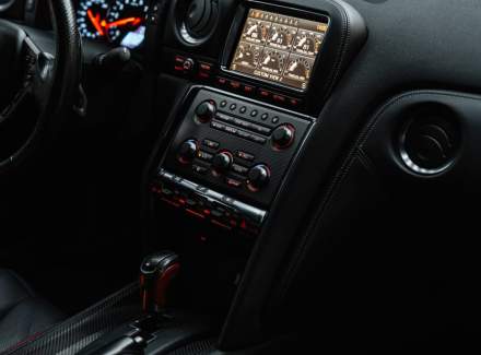 Nissan - GT-R