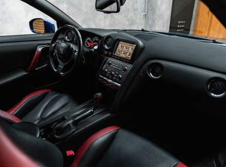 Nissan - GT-R