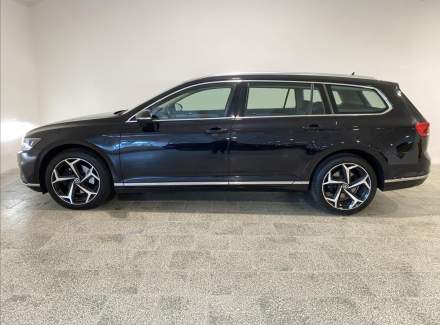 Volkswagen - Passat