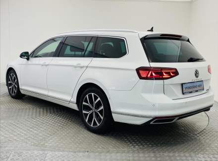 Volkswagen - Passat