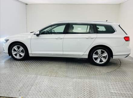 Volkswagen - Passat