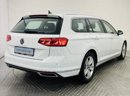 Volkswagen - Passat