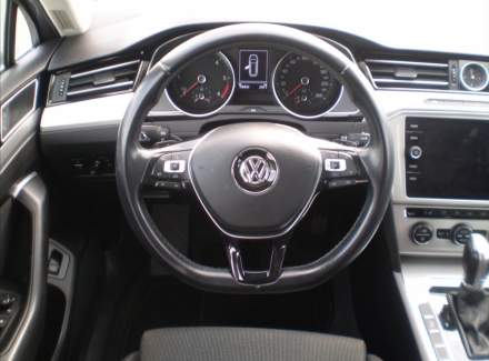 Volkswagen - Passat