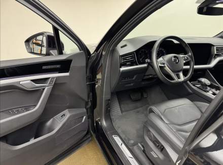 Volkswagen - Touareg